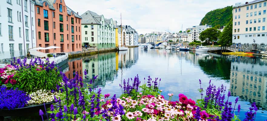 11-Day Northern Europe from London to Reykjavik: Iceland, Norway & Belgium