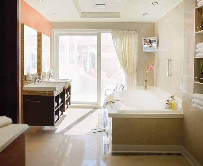 The Haven's 3-Bedroom Garden Villa Bathroom on Norwegian Pearl